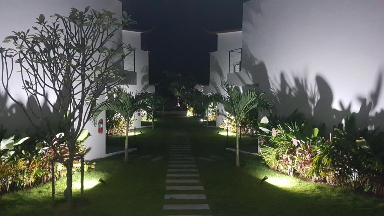 La Plage Resort & Beach Club Баан Тай Экстерьер фото